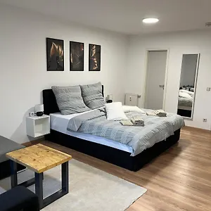 Apartment An Der Elbe Mit Balkon, Kueche Und Netflix, Dresden